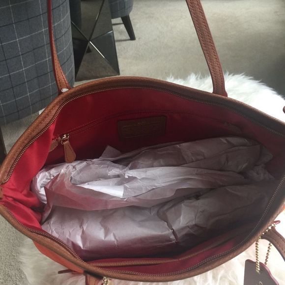 NWT COACH SAWYER TOTE IN POLYESTER TWILL COACH F37237 - Picture 4 of 4